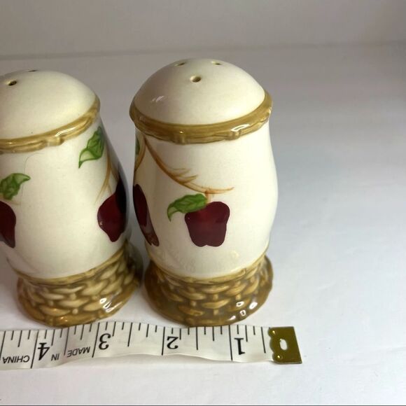 Vintage Ceramic Basket with Apple Design Salt and Pepper Shakers - Picture 3 of 6